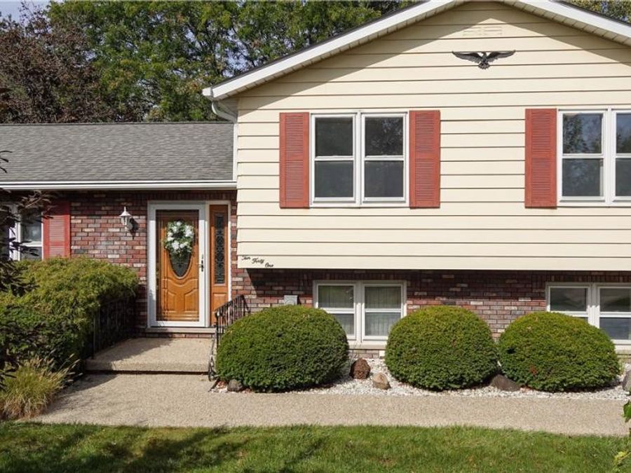 1041 Fronek Drive, Streetsboro, OH 44241 Photo 1