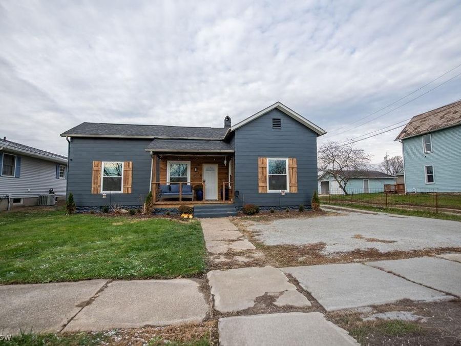 520 11th Street NW, New Philadelphia, OH 44663 Photo 1