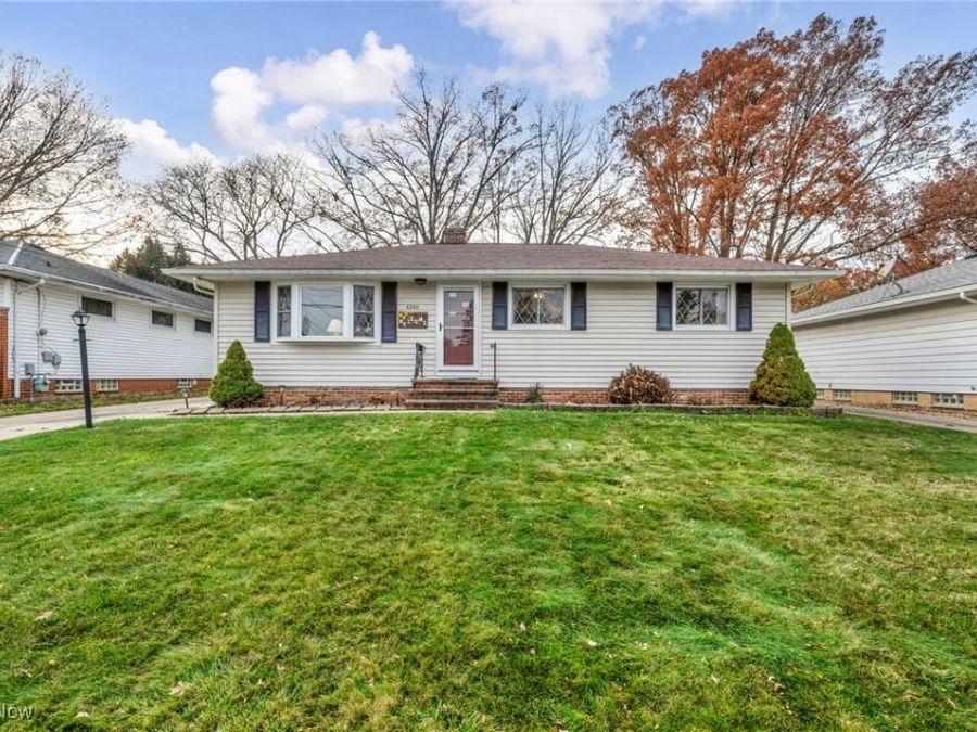 6280 Mariana Drive, Parma Heights, OH 44130 Photo 1