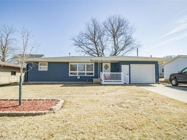 303 S Linn Street, Anamosa, IA 52205