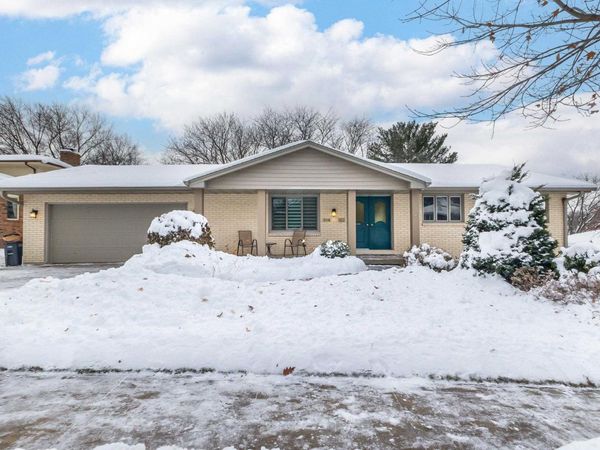 3116 Spring Valley Road, Dubuque, IA 52001