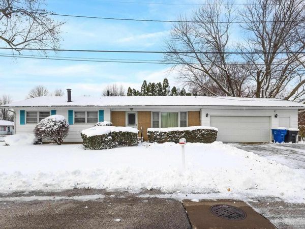 245 31ST Avenue, Moline, IL 61265