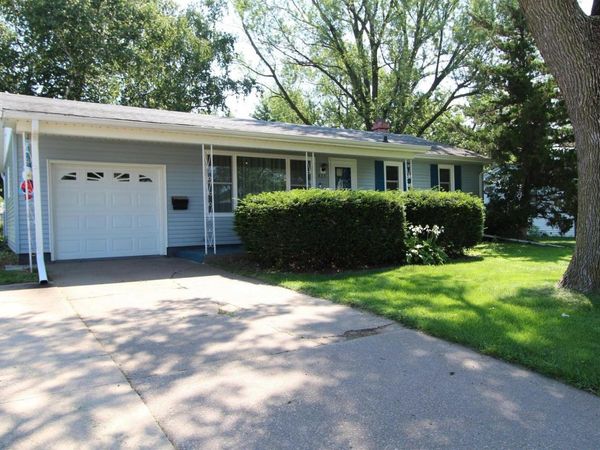 915 N 12th Street, Clinton, IA 52732