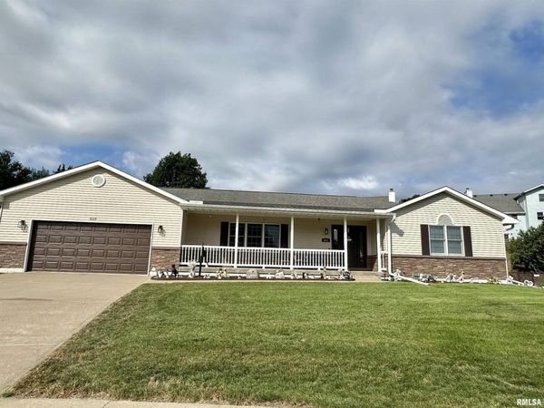 613 33RD Avenue N, Clinton, IA 52732