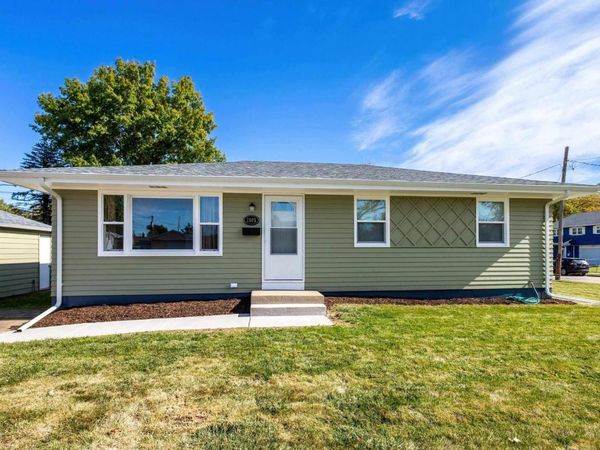 2905 N PINE Street, Davenport, IA 52804
