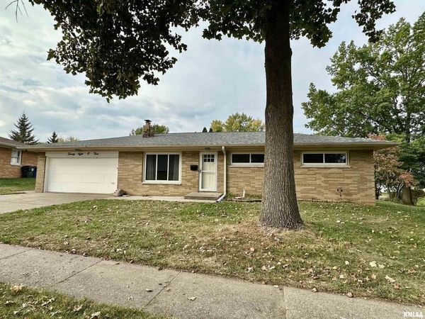 2804 OAK Street, Davenport, IA 52806