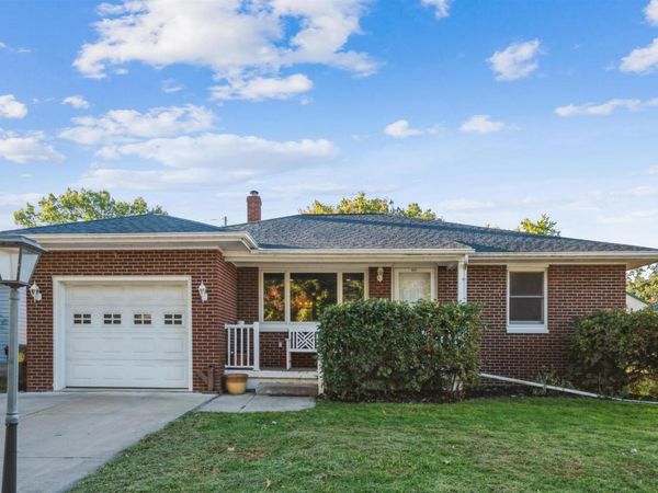 824 9TH Avenue, Fulton, IL 61252