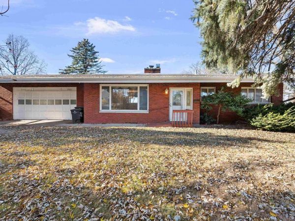 2500 15TH Street Court , Rock Island, IL 61201