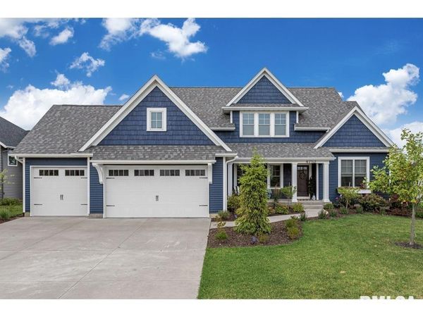 4752 LAKESIDE Drive, Bettendorf, IA 52722