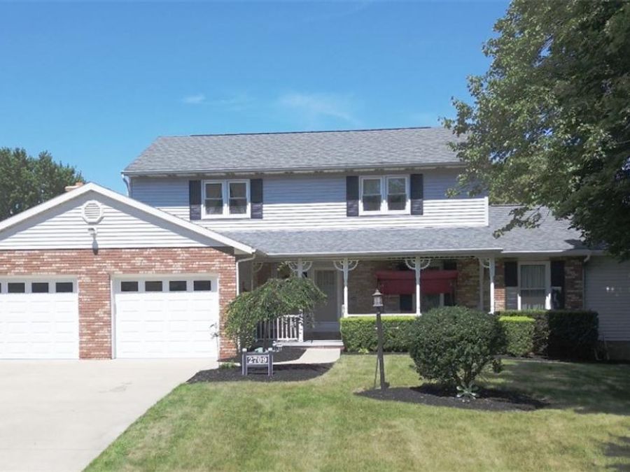 2709 Country Squire Street NW, Uniontown, OH 44685 Photo 1