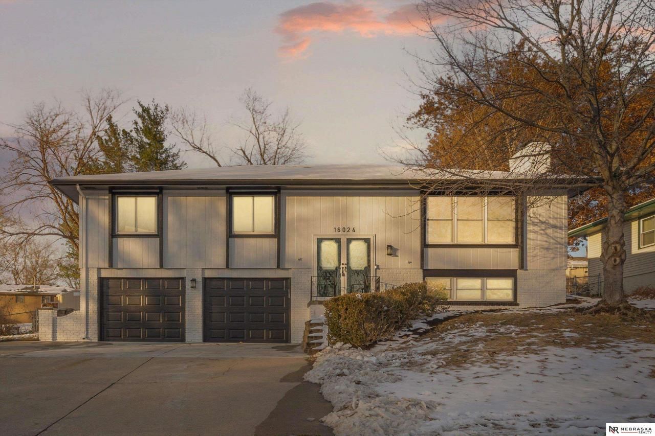 16024 Wood Drive, Omaha, NE 68130