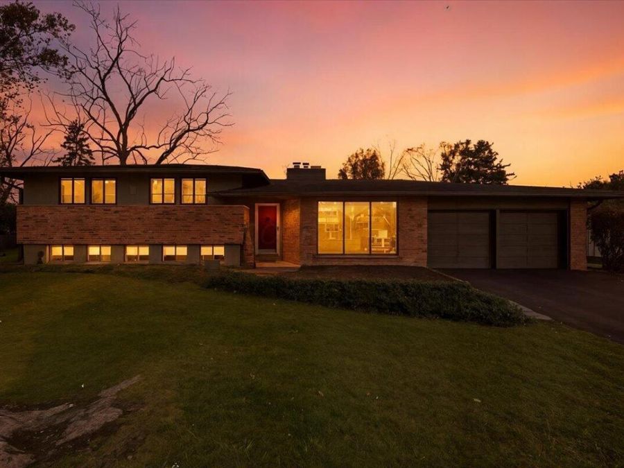 6550 Winston Court E, Columbus, OH 43235 Photo 1