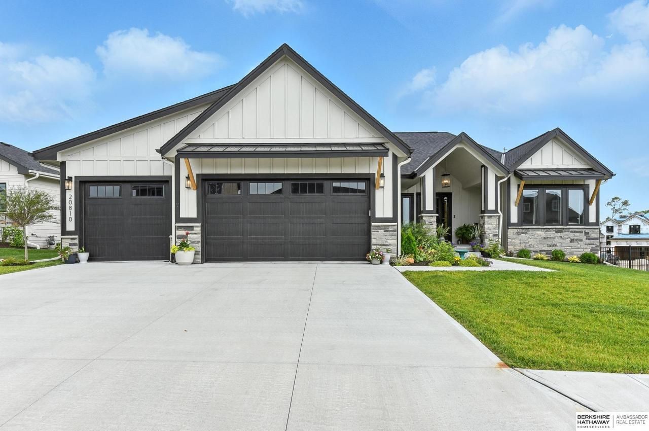 20810 Hartman Avenue , Elkhorn, NE 68022