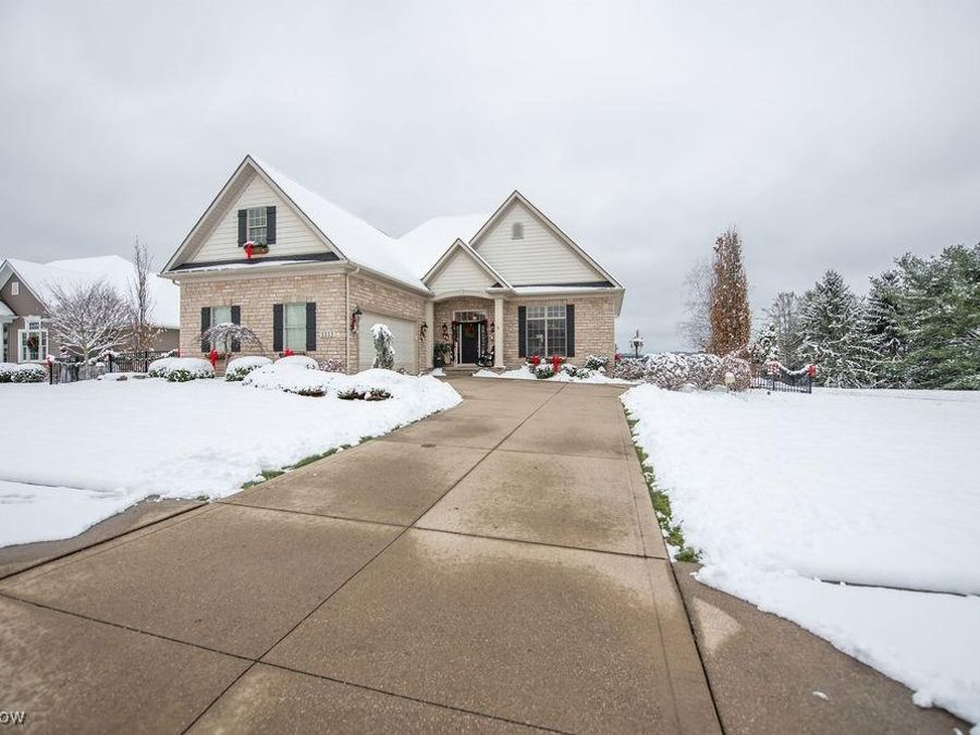 1313 Fairway Drive NE, New Philadelphia, OH 44663 Photo 1