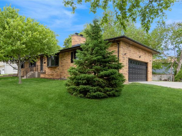 922 Wylde Green Road , Iowa City, IA 52246