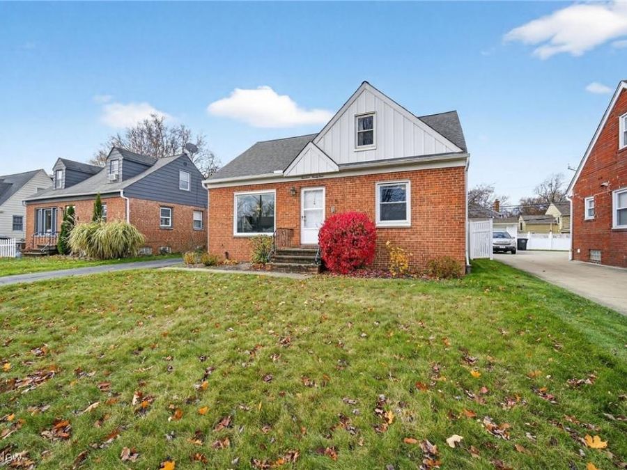 1424 Parkview Drive , Lyndhurst, OH 44124 Photo 1