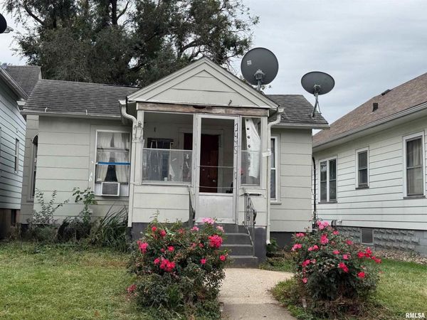 1445 W 7th Street, Davenport, IA 52802