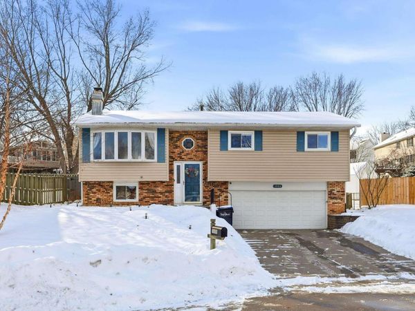 3880 TANGLEFOOT Court, Bettendorf, IA 52722