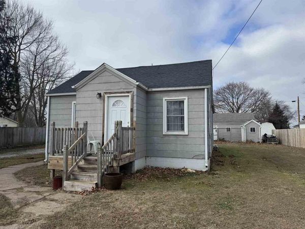 208 10th Street N, Cordova, IL 61242