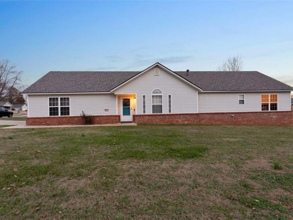 774 Double Springs Road , Fayetteville, AR 72704