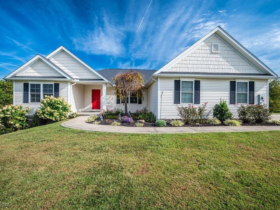 321 Amos Acres , Elizabeth, WV 26143 Photo 1