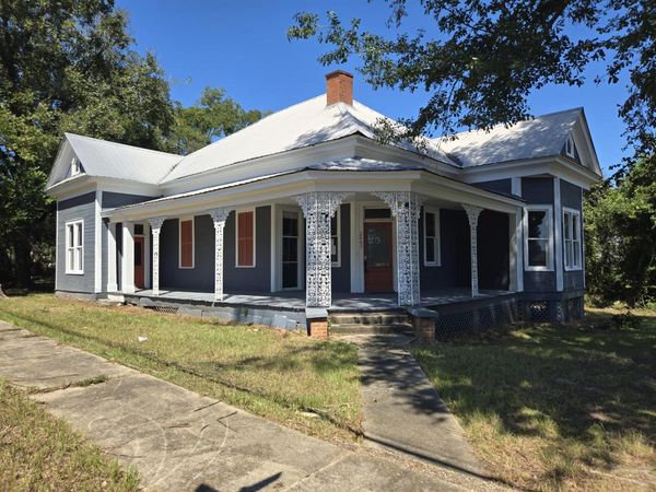 2405 Leaf Ave., Prentiss, MS 39474
