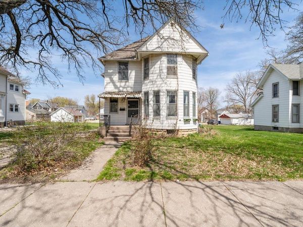 730 E 14th St Street, Davenport, IA 52803