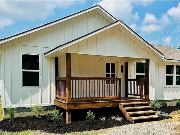 704 S Hico Street , Siloam Springs, AR 72761