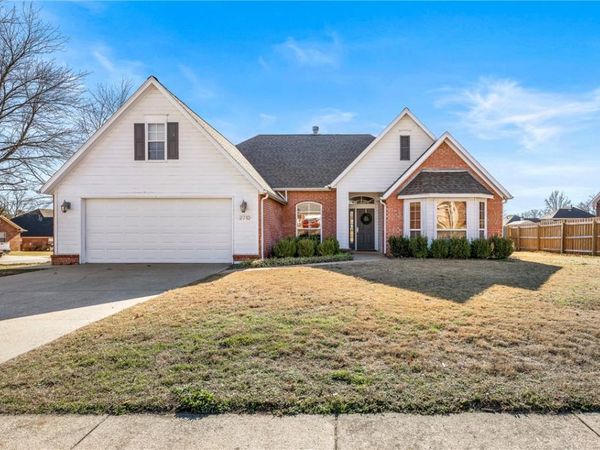 2710 W Wood Street , Rogers, AR 72756