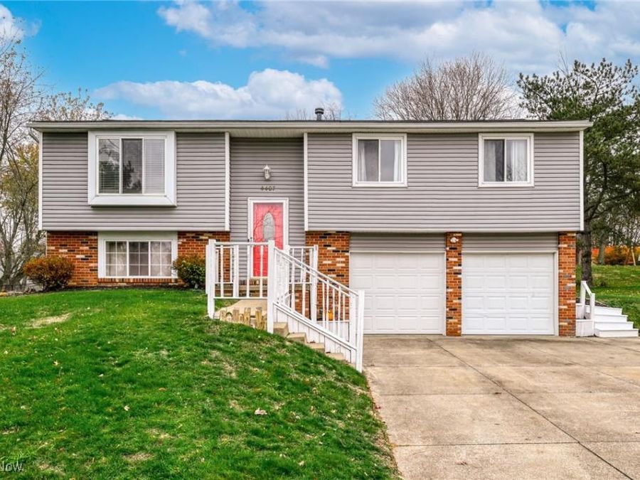 4407 Sunnyview Drive , Uniontown, OH 44685 Photo 1