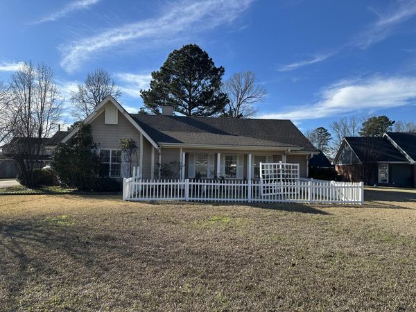 109 N Butternut Dr, Columbus, MS 39705