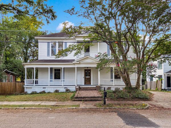 909 10th St N, Columbus, MS 39701