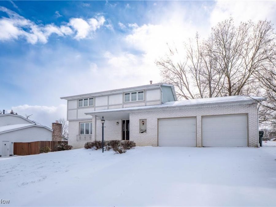 2218 Hiddenbrook Street NE, Canton, OH 44721 Photo 1