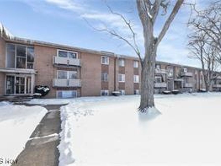 22081 River oaks Drive , Unit B1, Rocky River, OH 44116 Photo 1