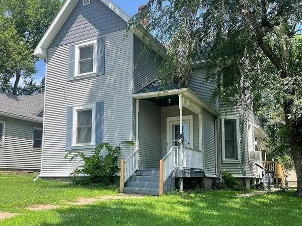 814 13TH Avenue S, Clinton, IA 52732