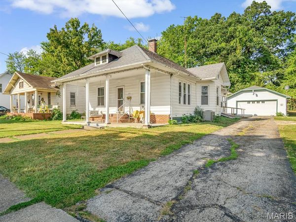 321 S Market Street , Sparta, IL 62286