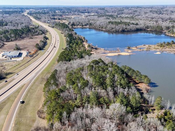 HWY 82, Columbus, MS 39702