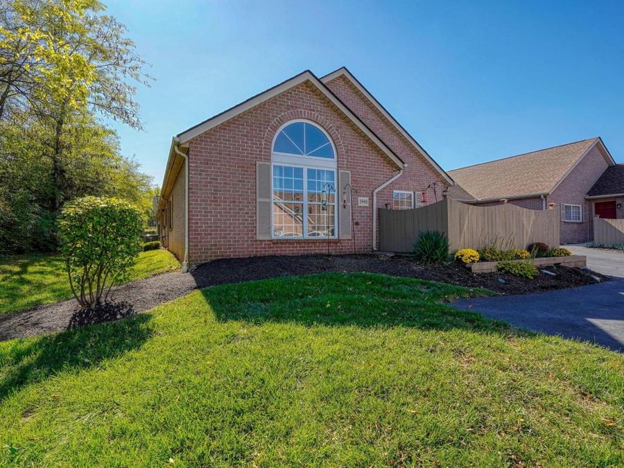 1948 S Farmbrook Creek S, Unit 7, Grove City, OH 43123 Photo 1
