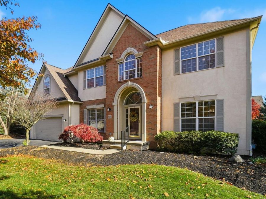 8092 Summerhouse Drive E, Dublin, OH 43016 Photo 1