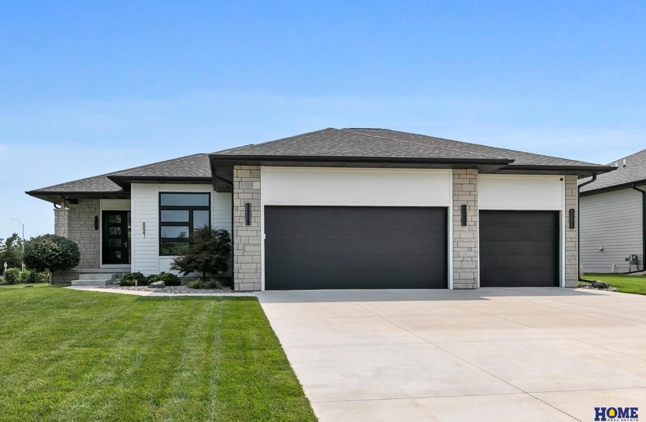 8841 White Horse Way , Lincoln, NE 68520