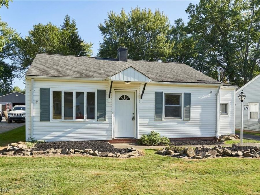 624 W Glendale Street , Bedford, OH 44146 Photo 1