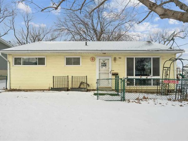 900 25Th St, Marion, IA 52302