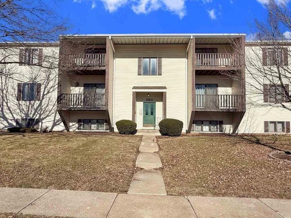 760 E Iowa St Street, Unit 2A, Eldridge, IA 52748