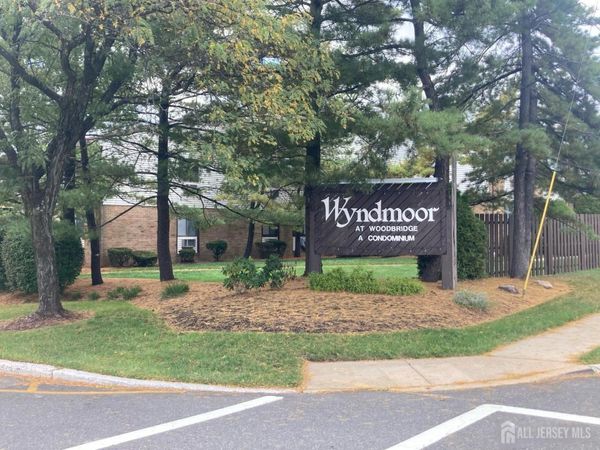 1307 cricket Lane , Woodbridge, NJ 07095