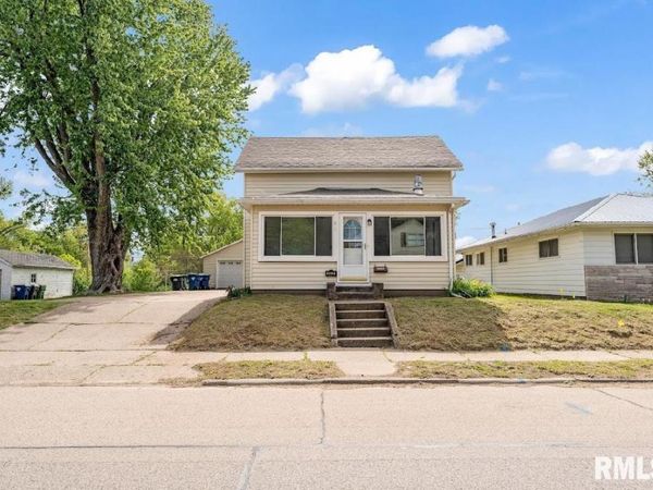 2823 N 3RD Street, Clinton, IA 52732