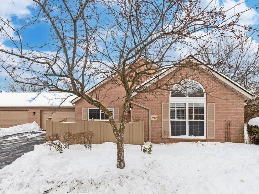 1930 Farmbrook Circle S, Grove City, OH 43123 Photo 1