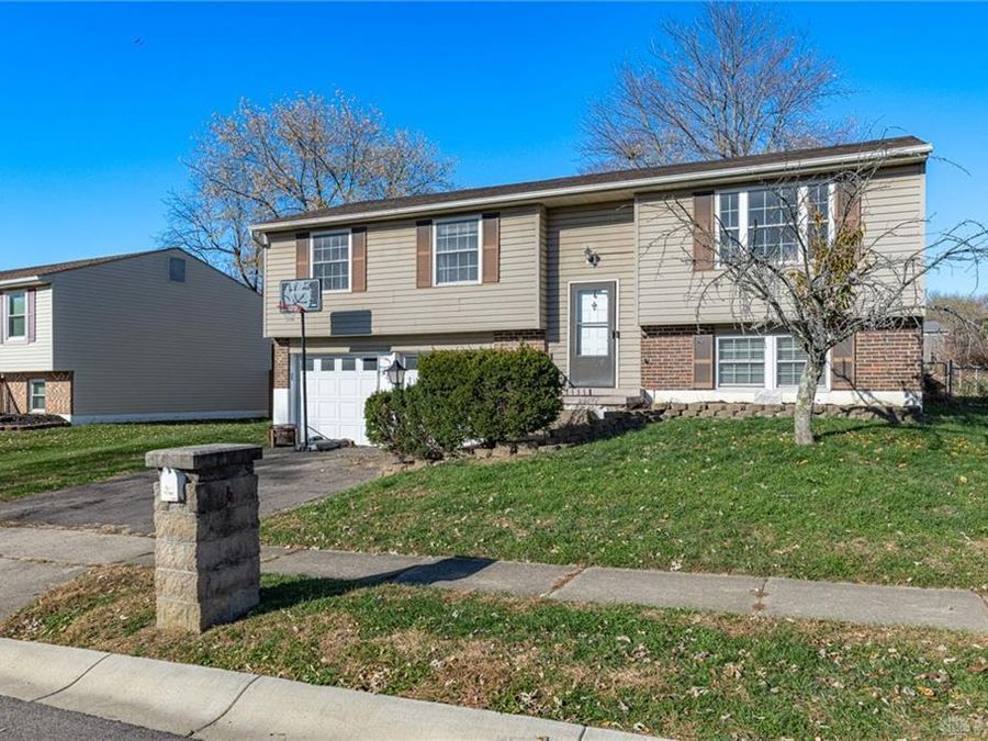 135 Schloss Lane, Moraine, OH 45439 Photo 1