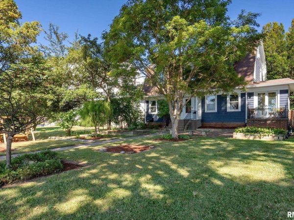 704 RIVER Drive, Bettendorf, IA 52722