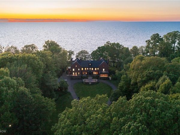 12725 Lake Shore Boulevard , Bratenahl, OH 44108