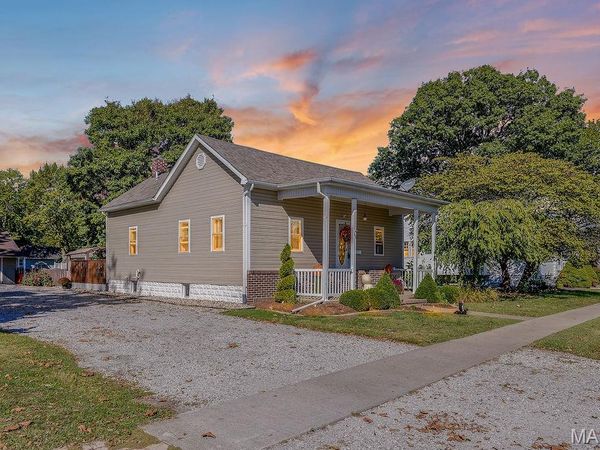 311 S Hibbard Street, Staunton, IL 62088